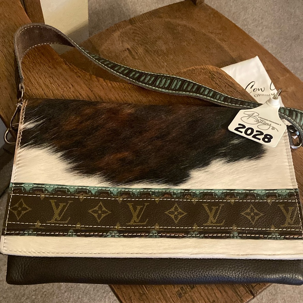 Holy Cow Couture Exclusive Collection Classy Cowgirl Lv W/Dust Bag Like New!